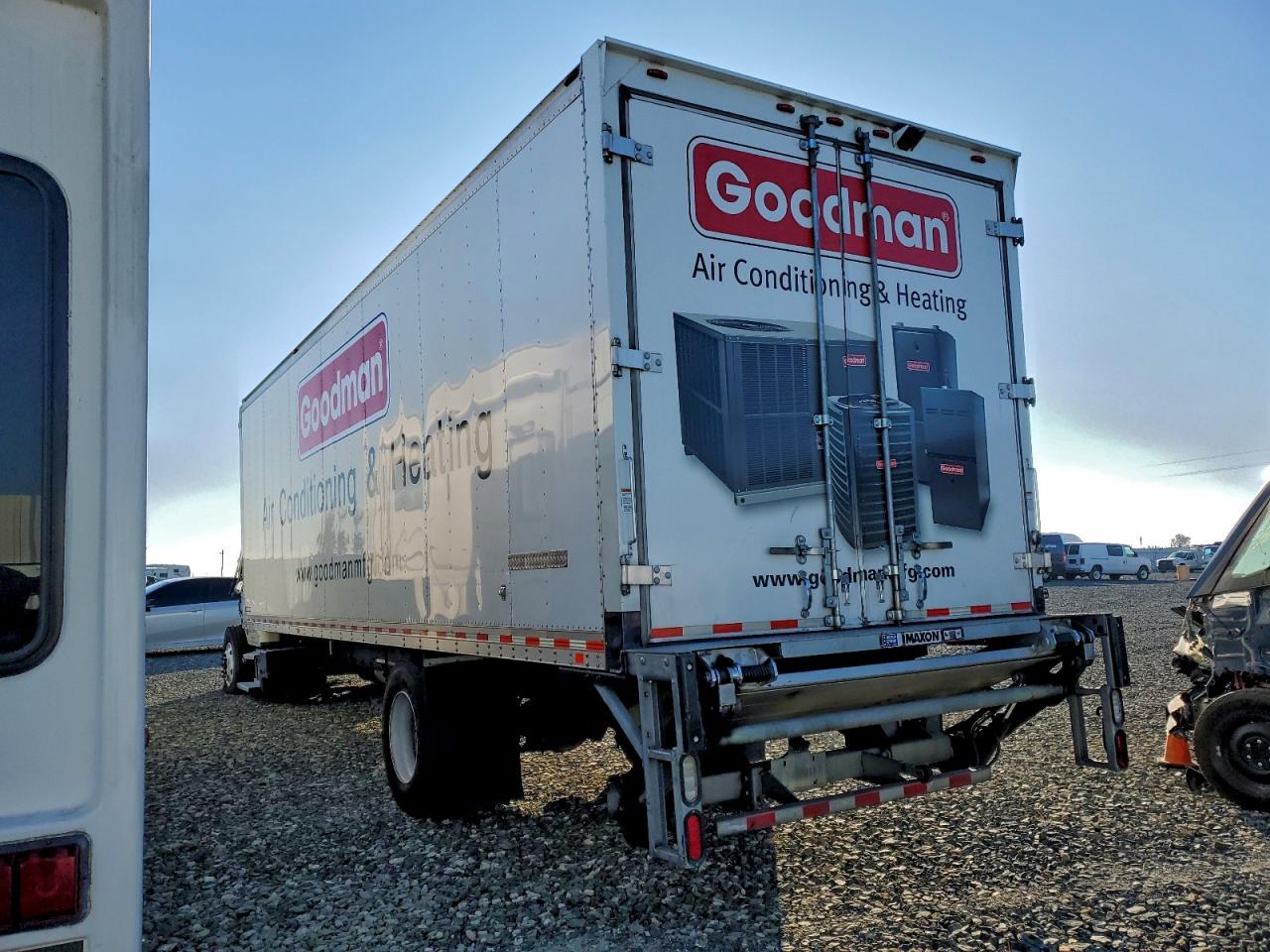 2020 FREIGHTLINER M2 106 MED - Box Truck photo 3