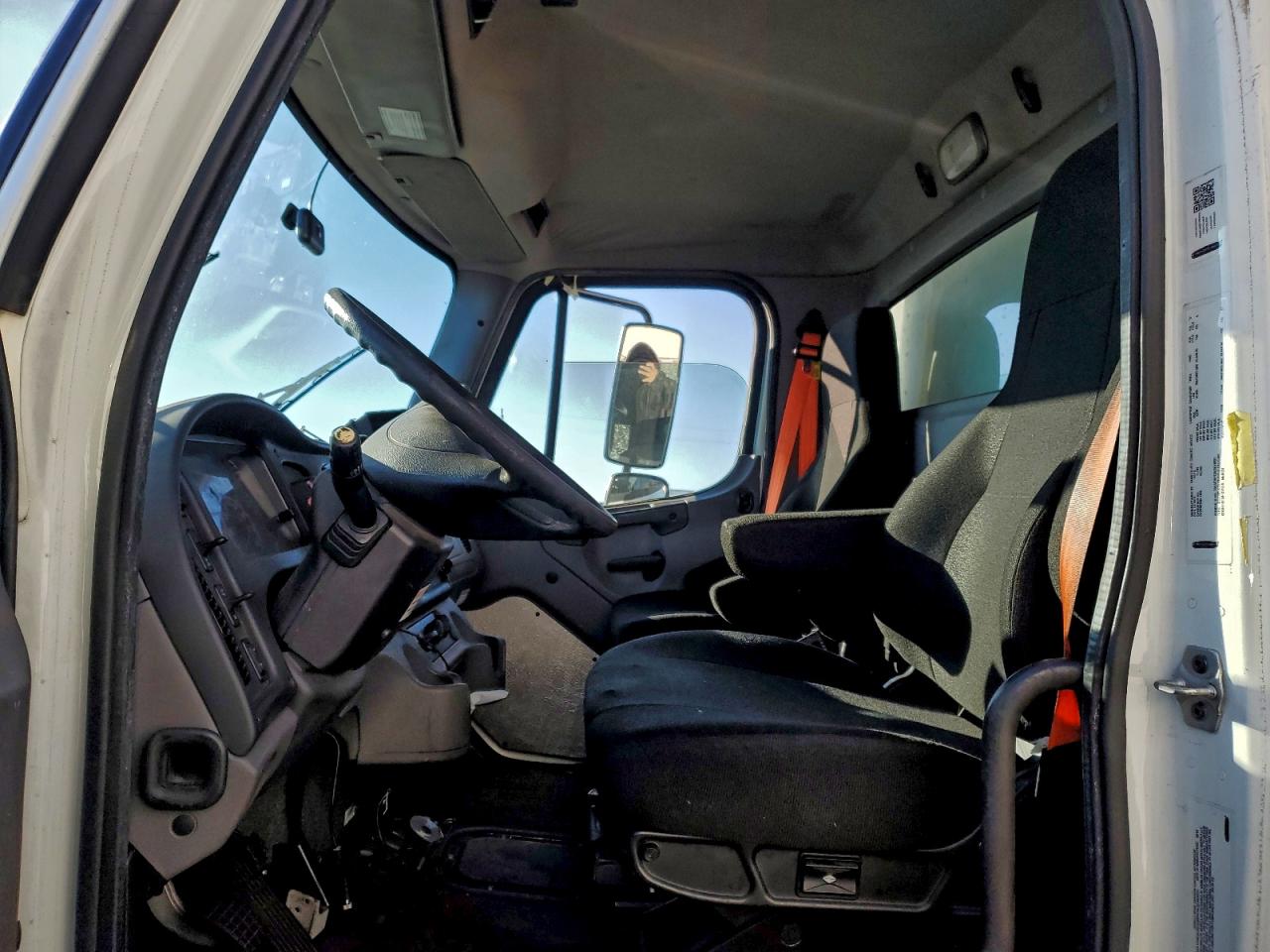 2020 FREIGHTLINER M2 106 MED - Box Truck photo 5