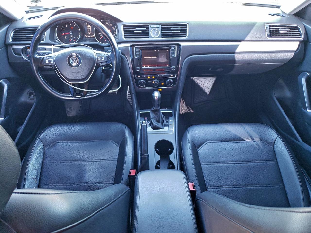2017 VOLKSWAGEN PASSAT R-LINE photo 8
