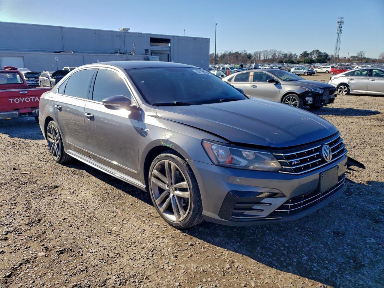2017 VOLKSWAGEN PASSAT R-LINE photo 4