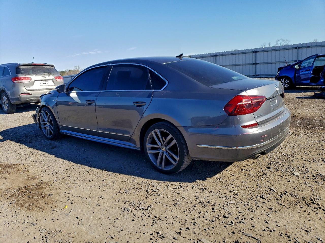 2017 VOLKSWAGEN PASSAT R-LINE photo 2