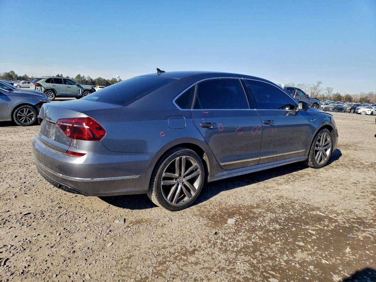 2017 VOLKSWAGEN PASSAT R-LINE photo 3
