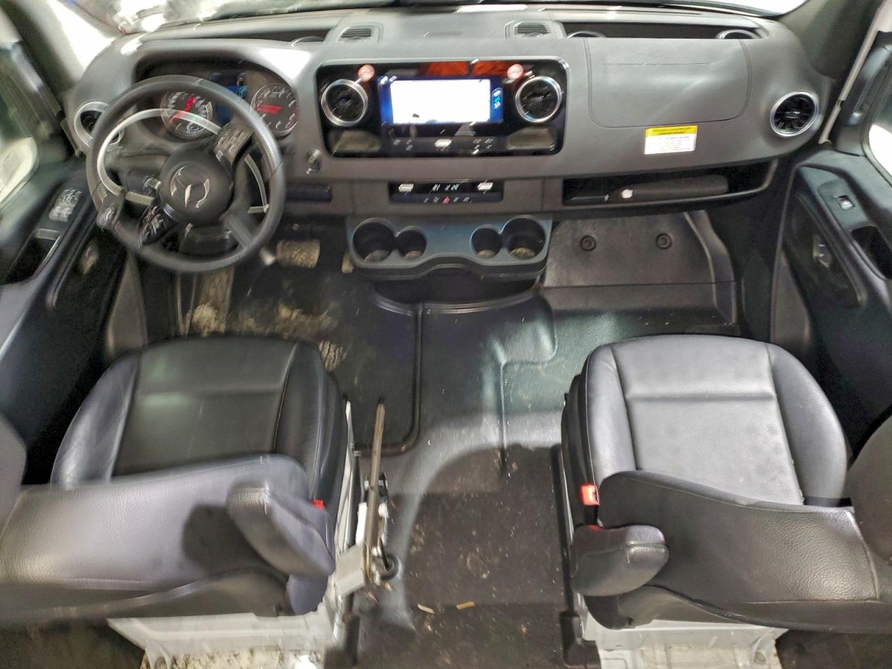 2025 MERCEDES-BENZ SPRINTER 2500 photo 8
