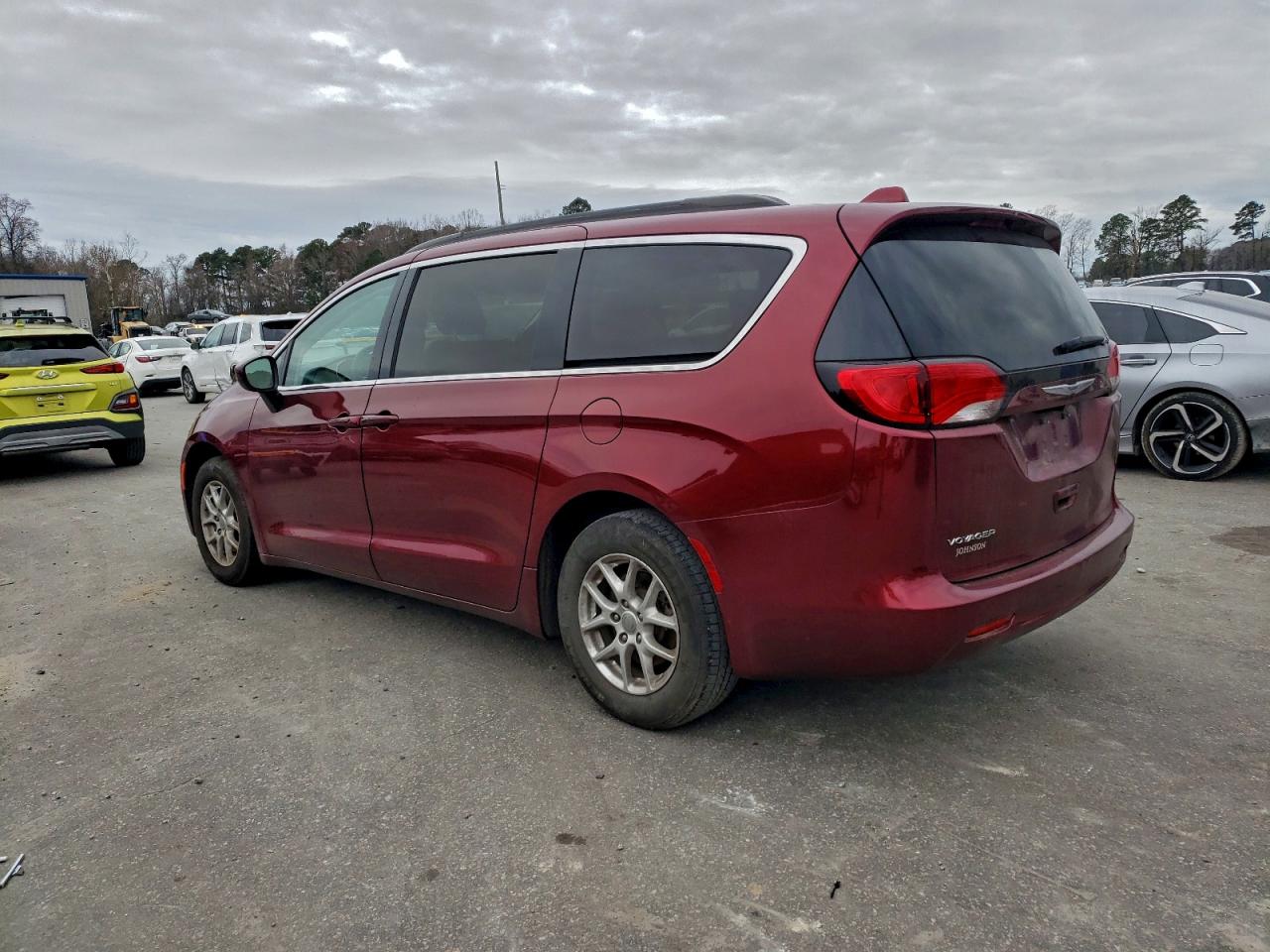 2020 CHRYSLER VOYAGER LXI photo 2