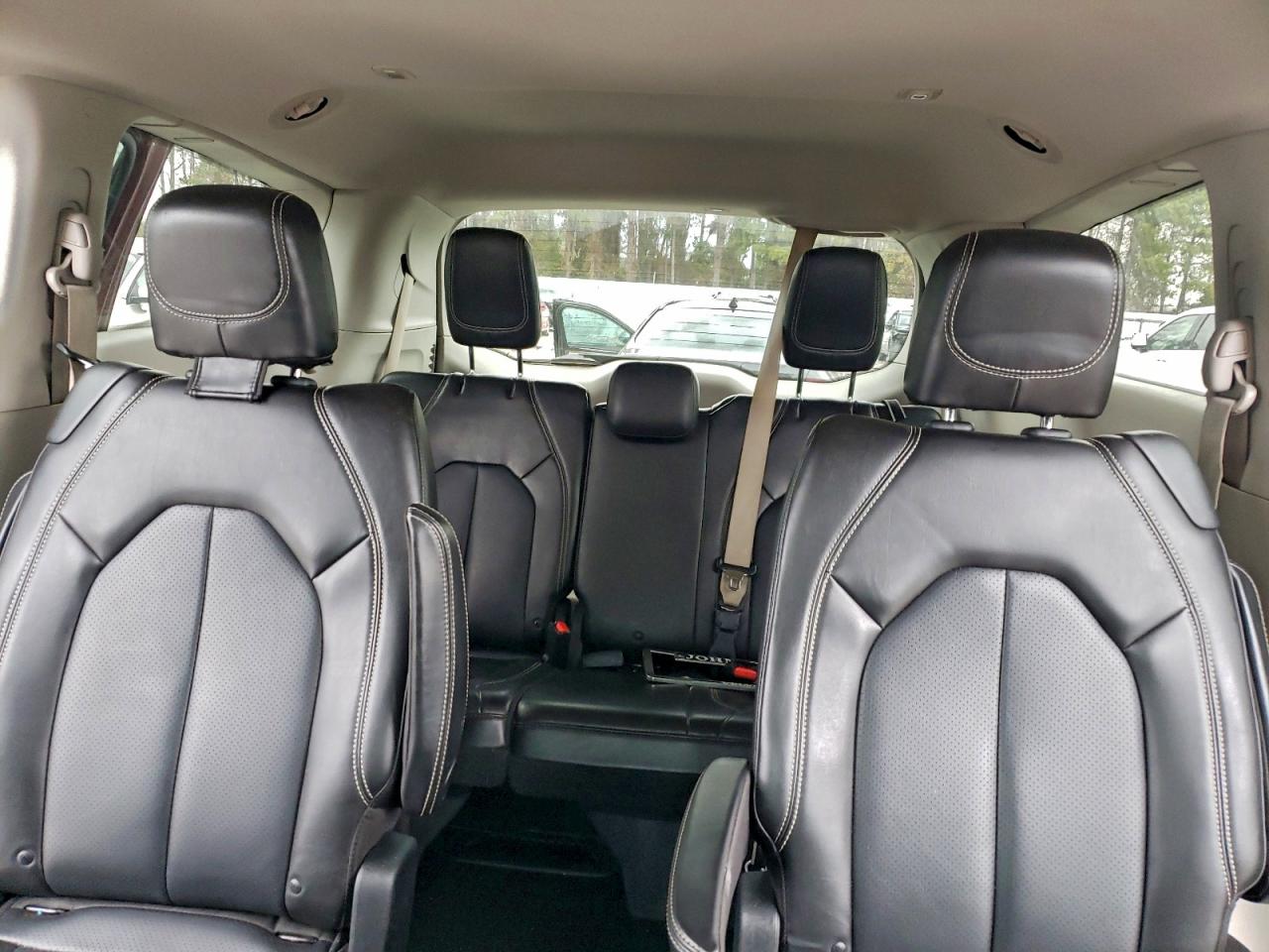 2020 CHRYSLER VOYAGER LXI photo 10