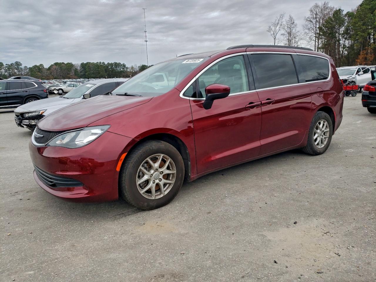 2020 CHRYSLER VOYAGER