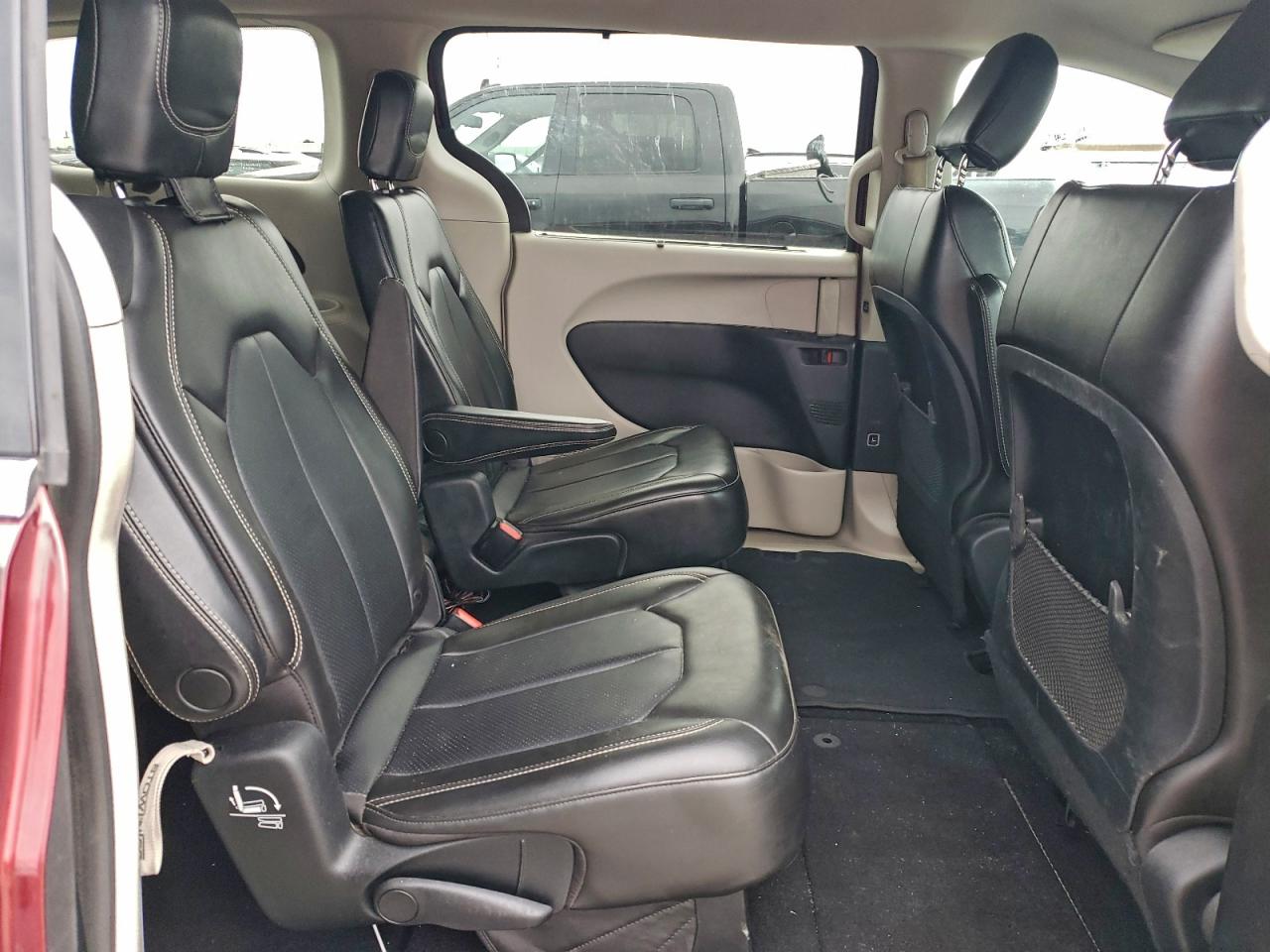 2020 CHRYSLER VOYAGER LXI photo 11
