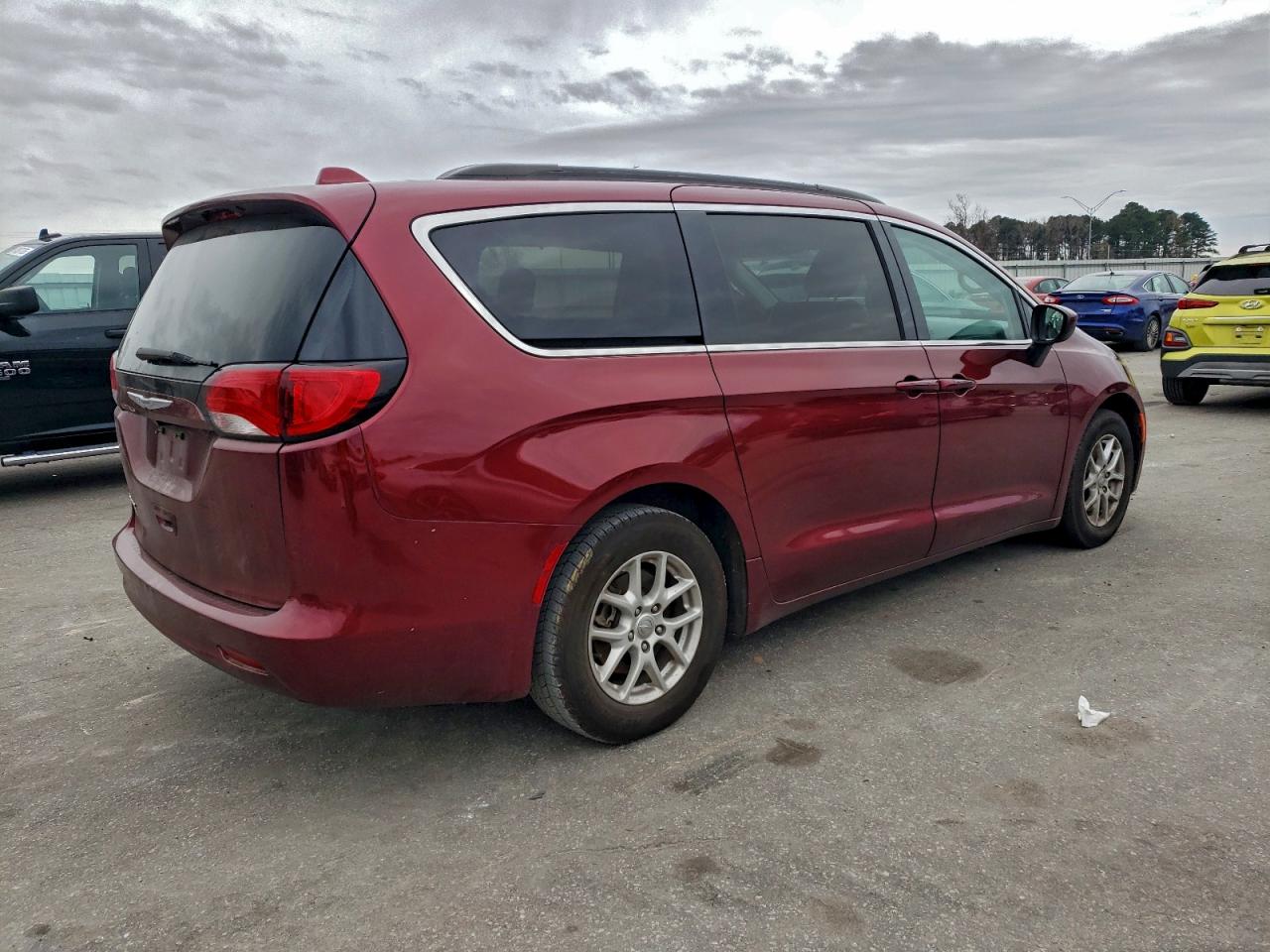 2020 CHRYSLER VOYAGER LXI photo 3