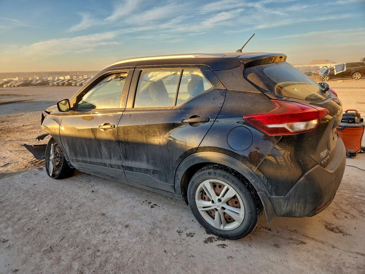 2018 NISSAN KICKS photo 2