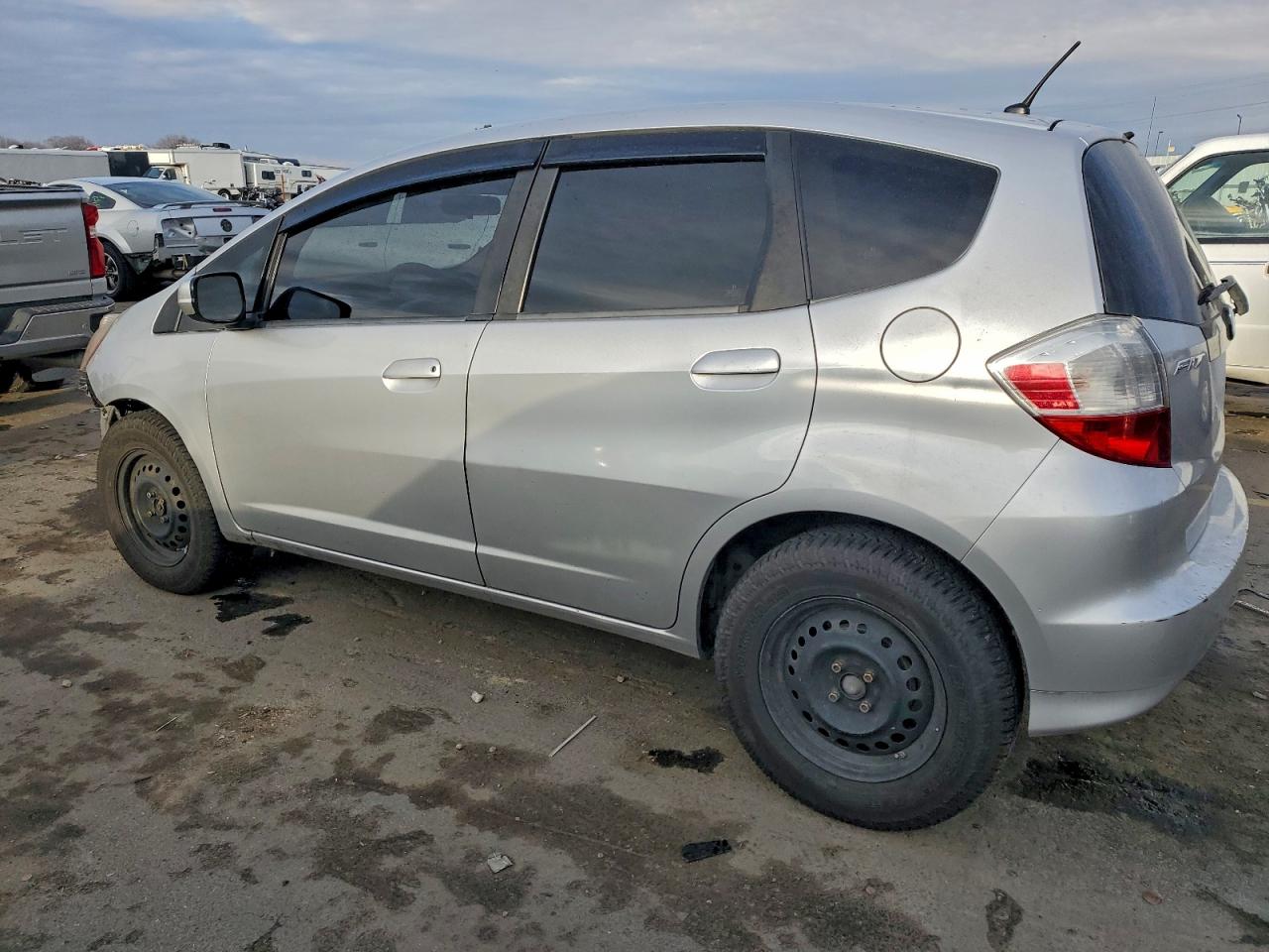 2013 HONDA FIT photo 2