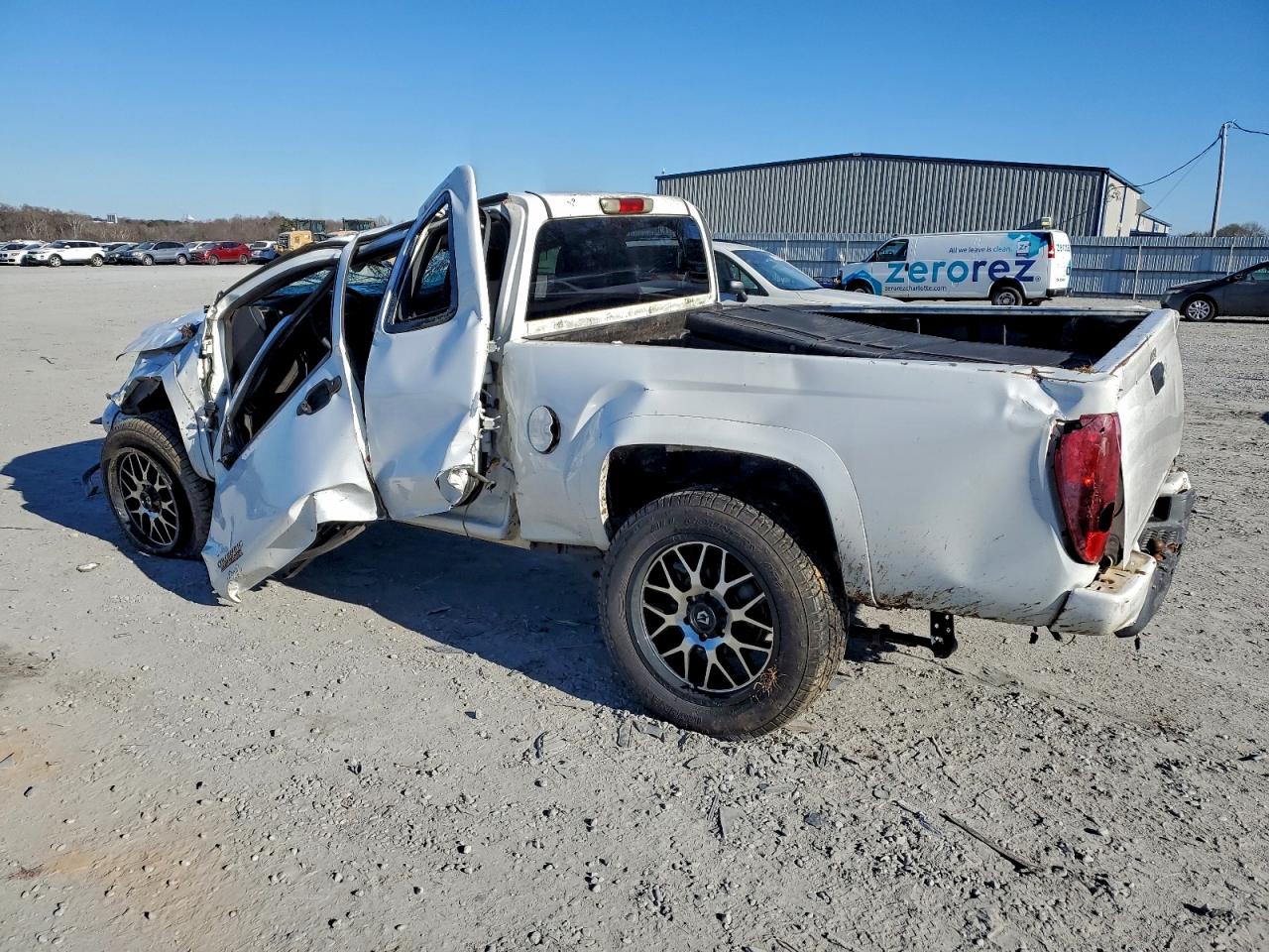 2005 CHEVROLET COLORADO photo 2