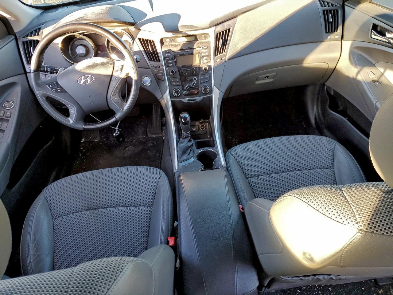 2012 HYUNDAI SONATA SE photo 8