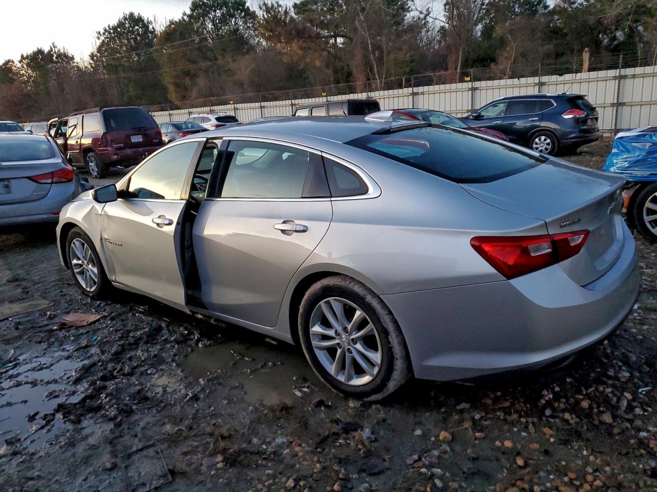 2017 CHEVROLET MALIBU LT photo 2