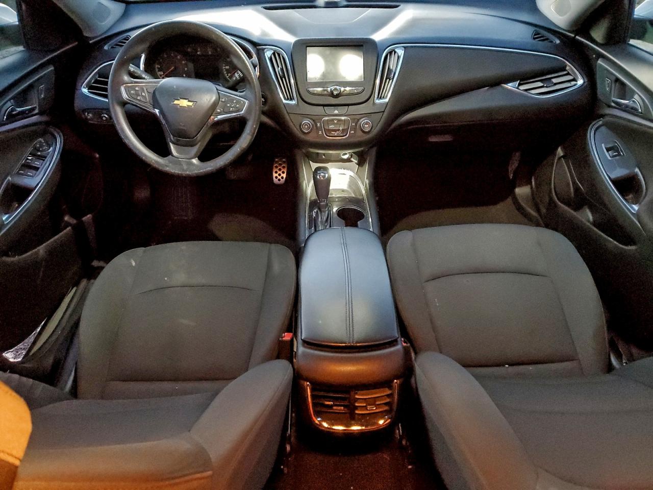 2017 CHEVROLET MALIBU LT photo 8