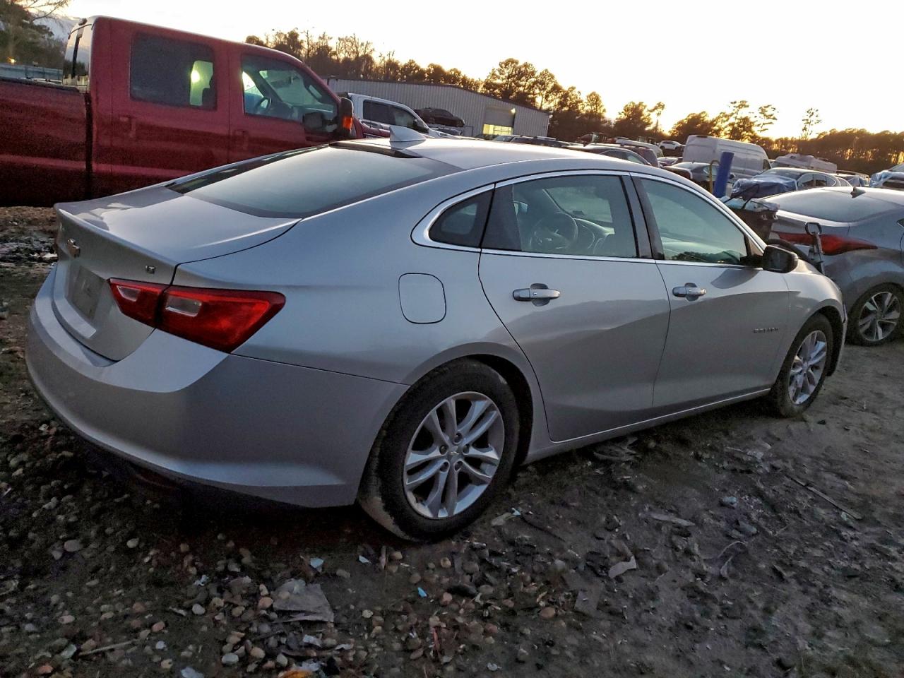 2017 CHEVROLET MALIBU LT photo 3