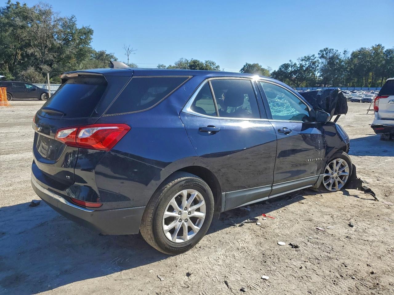 2020 CHEVROLET EQUINOX LT photo 3