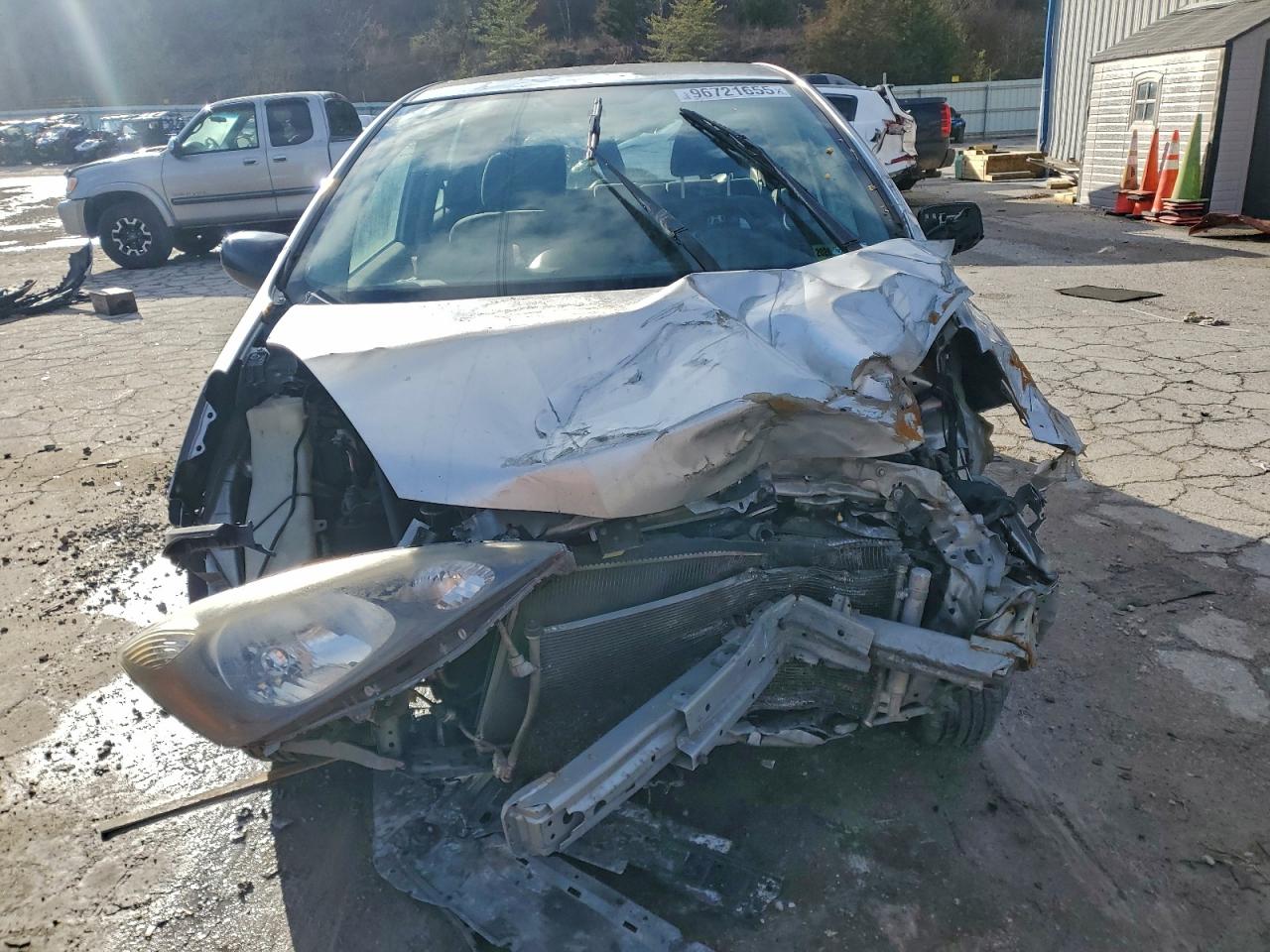 2011 HONDA FIT photo 5