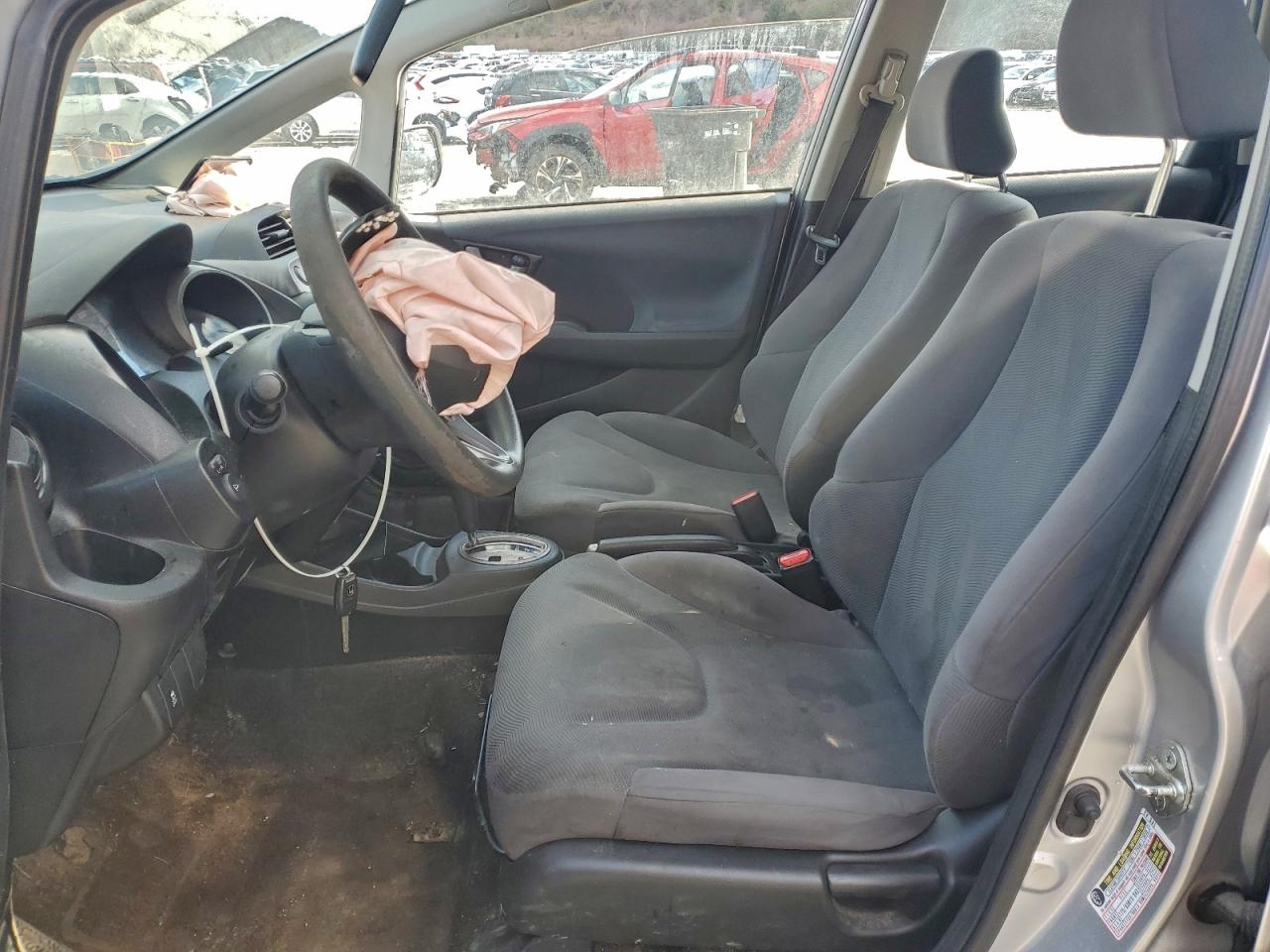 2011 HONDA FIT photo 7