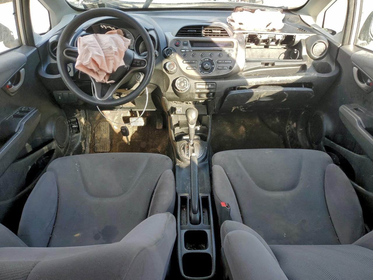 2011 HONDA FIT photo 8