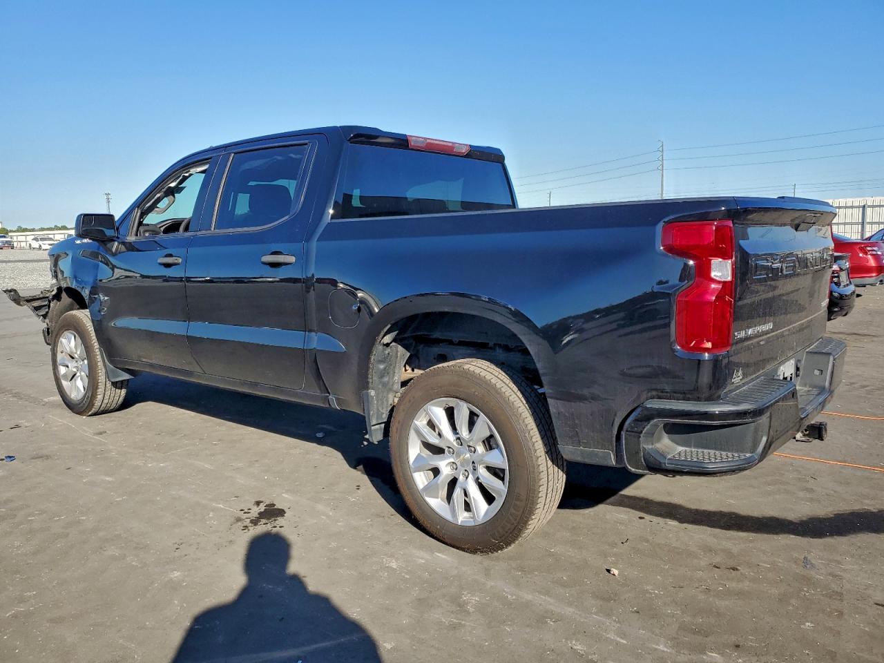 2020 CHEVROLET SILVERADO K1500 CUSTOM photo 2