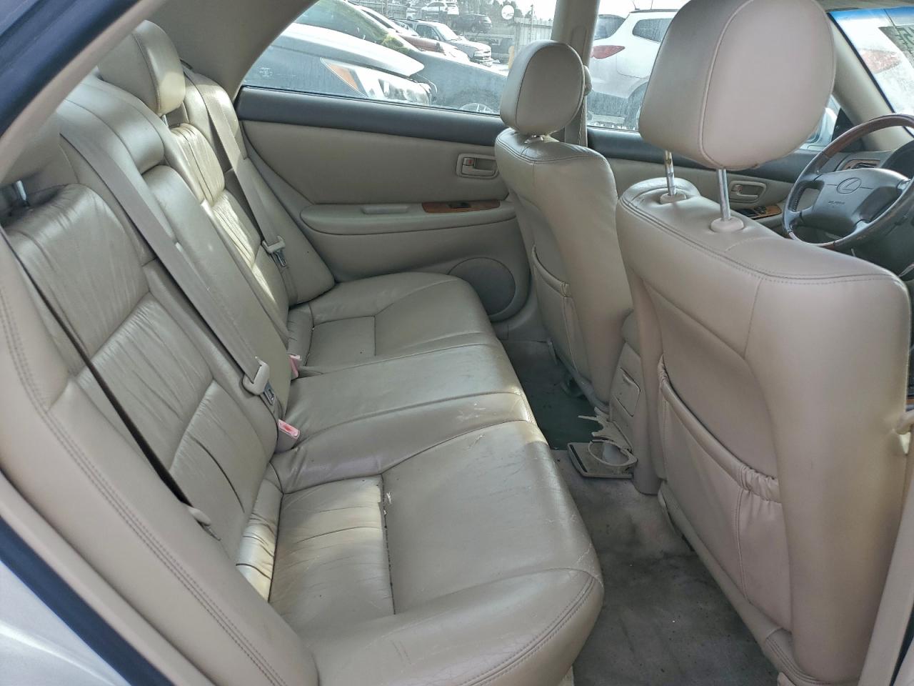 2000 LEXUS ES 300 photo 10