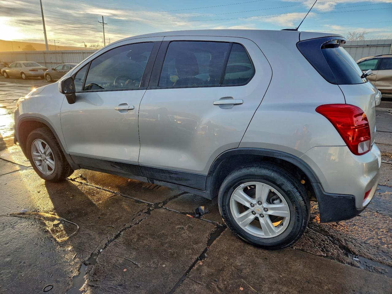 2020 CHEVROLET TRAX LS photo 3