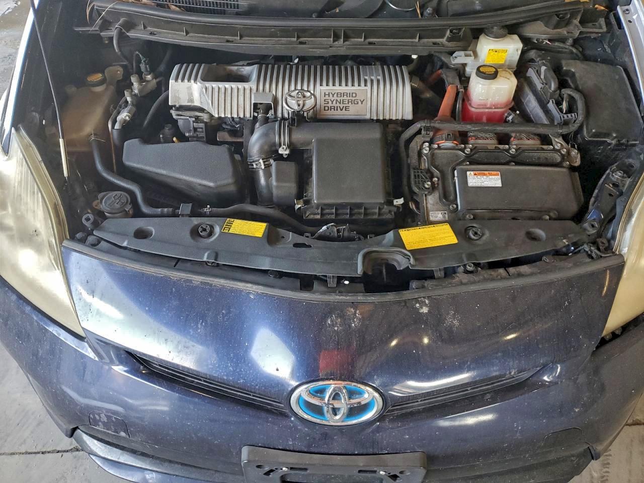 2013 TOYOTA PRIUS photo 11