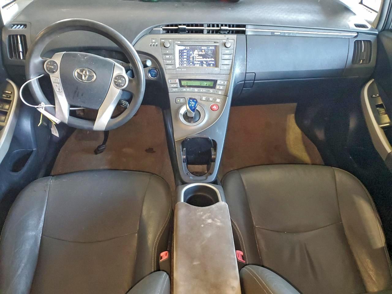 2013 TOYOTA PRIUS photo 8