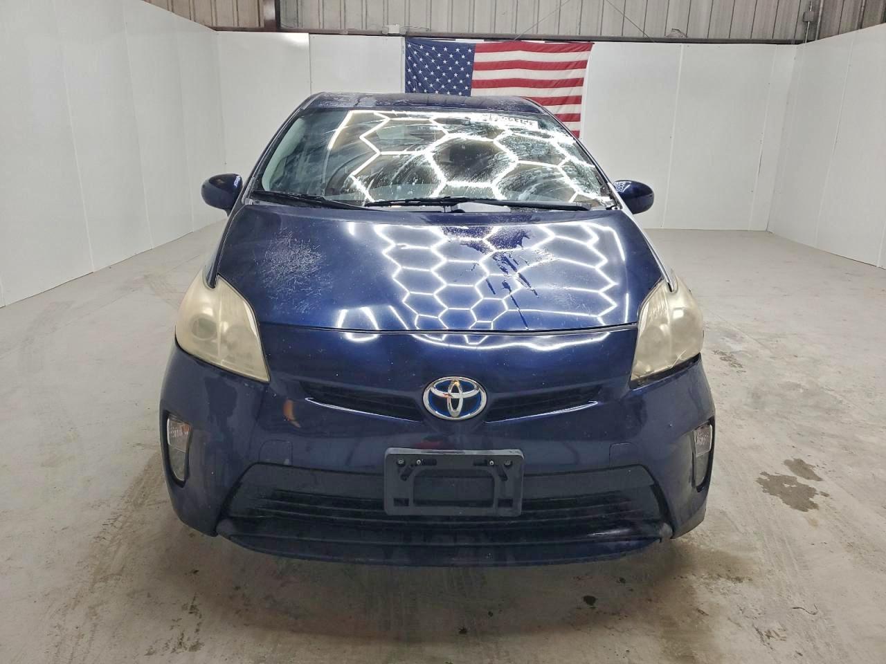 2013 TOYOTA PRIUS photo 5