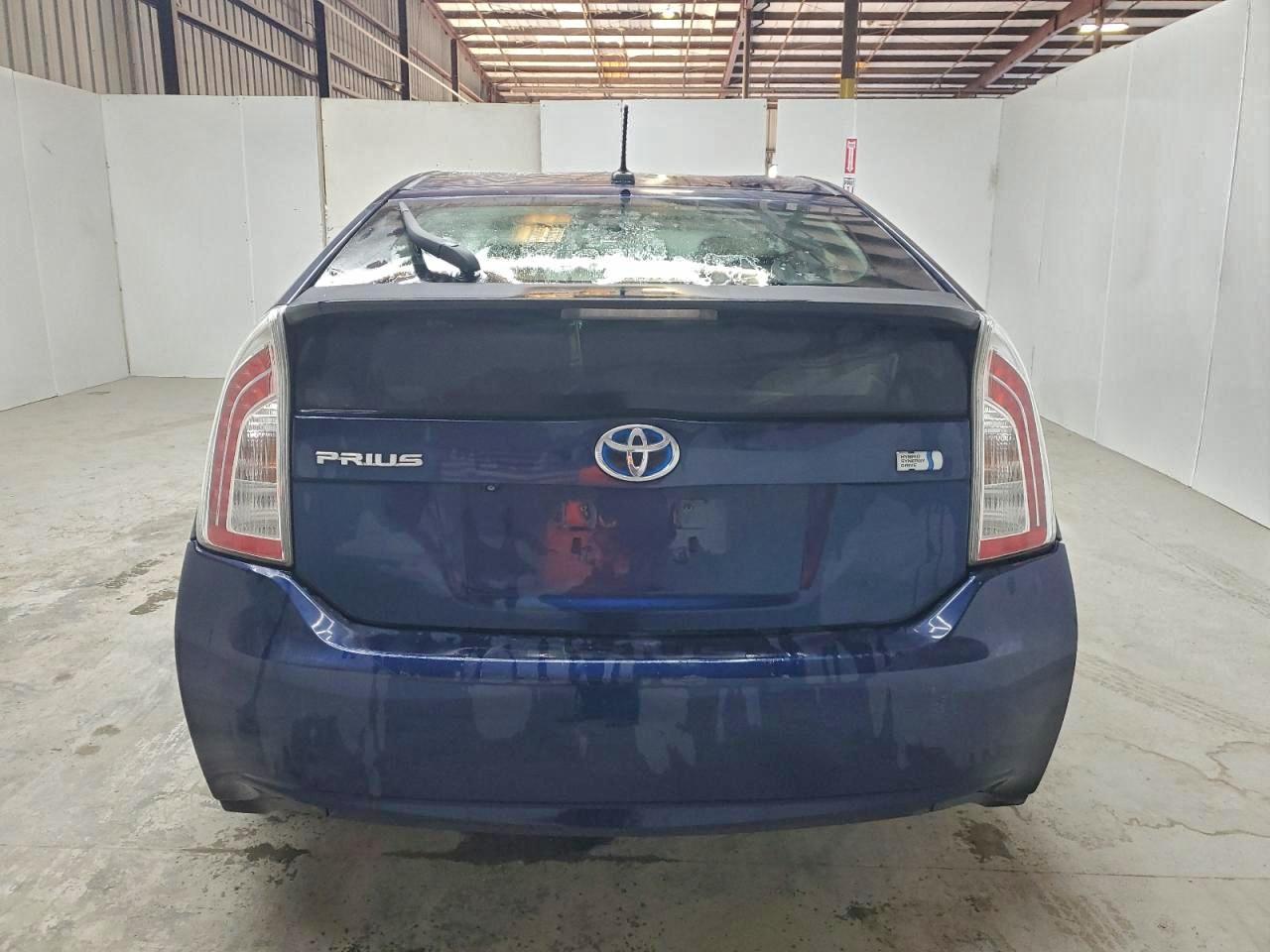 2013 TOYOTA PRIUS photo 6