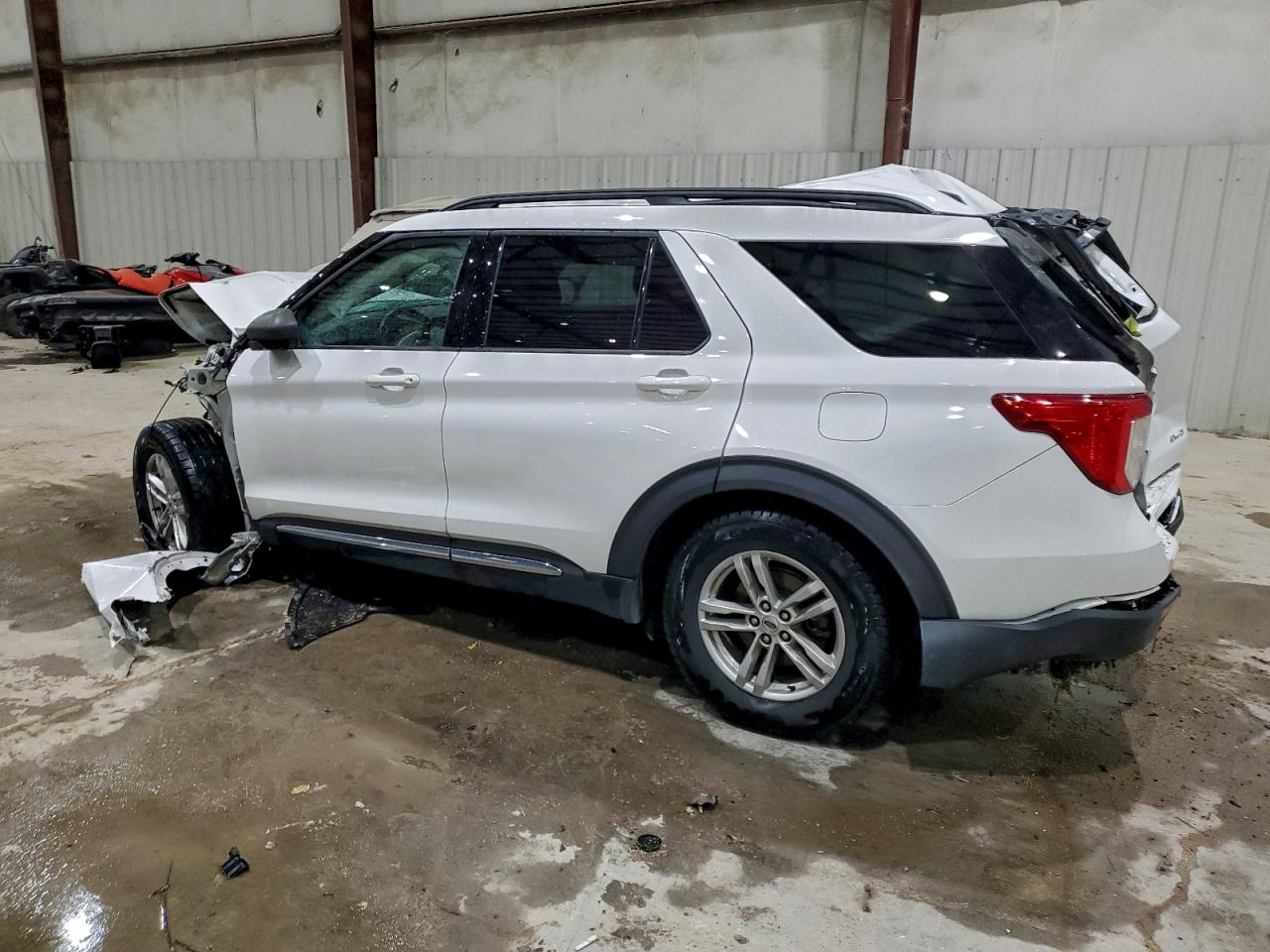2021 FORD EXPLORER XLT photo 3