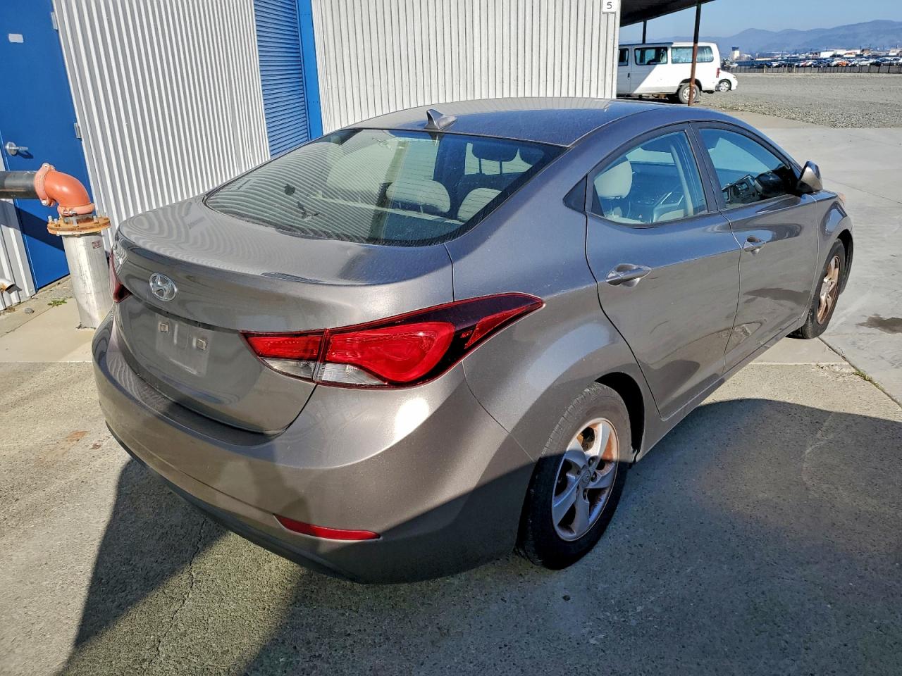 2015 HYUNDAI ELANTRA SE photo 3