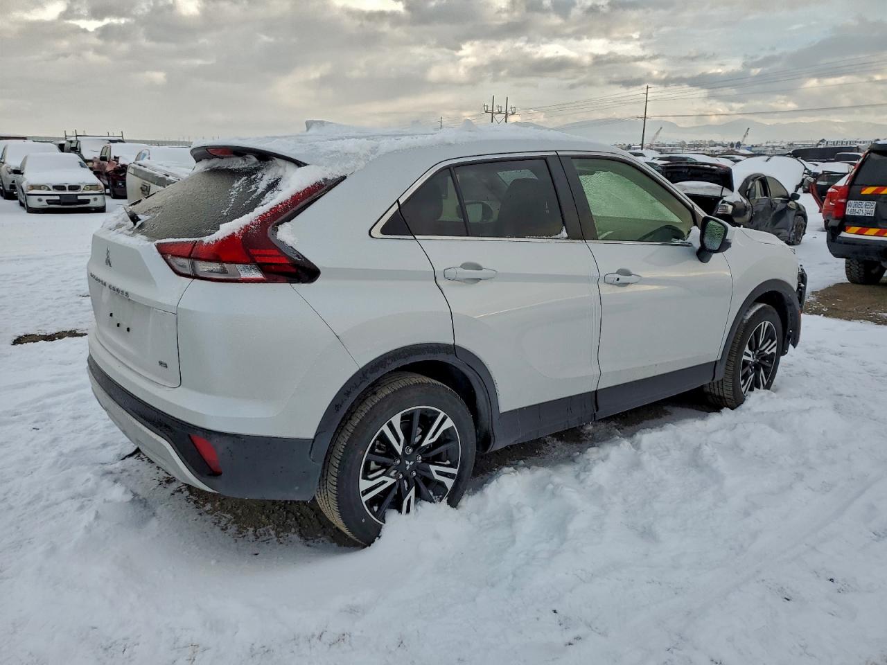 2025 MITSUBISHI ECLIPSE CROSS SE photo 3