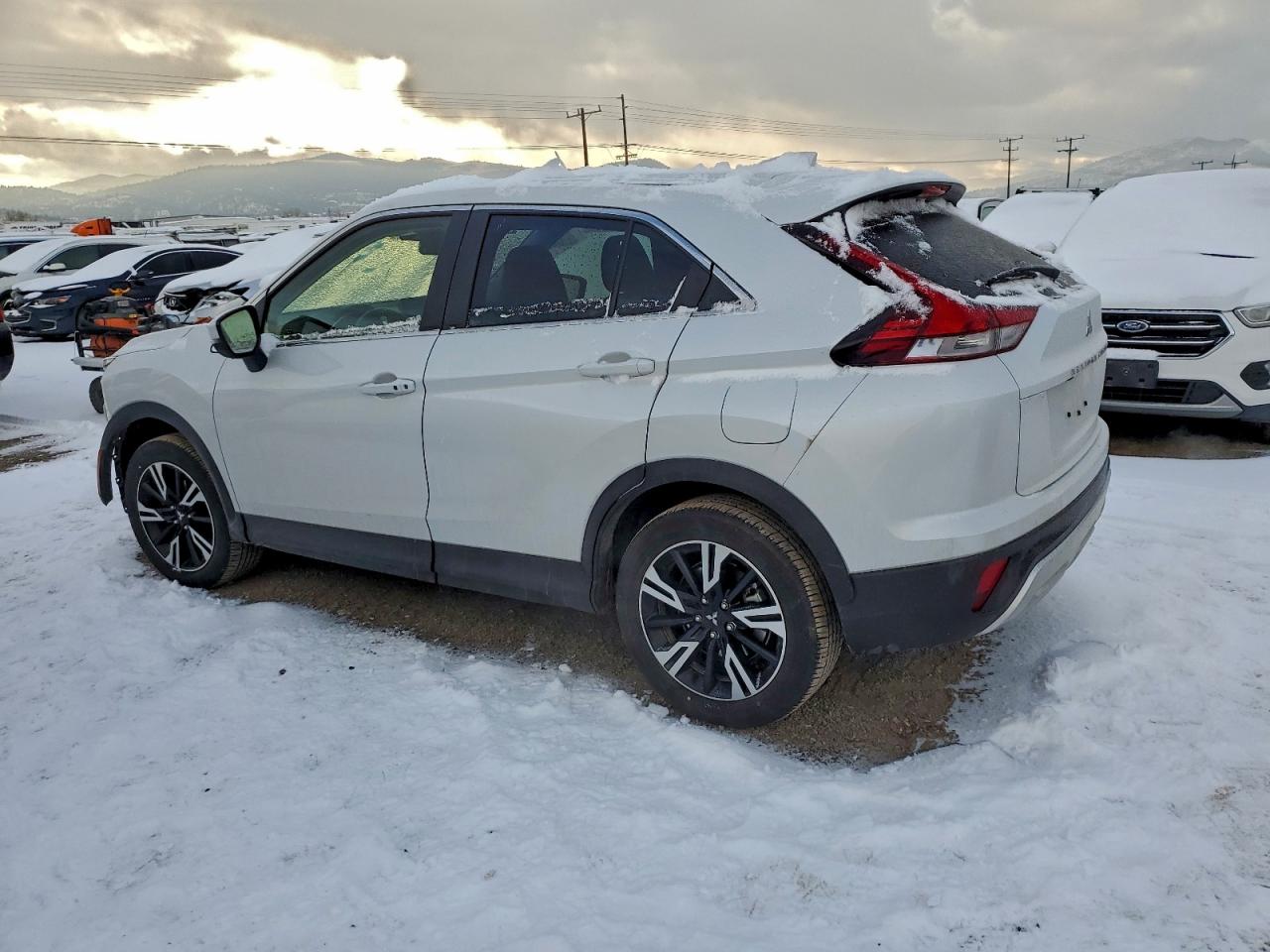 2025 MITSUBISHI ECLIPSE CROSS SE photo 2