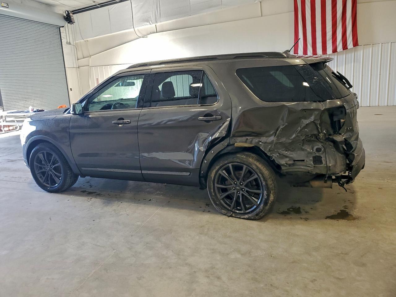 2018 FORD EXPLORER XLT photo 2