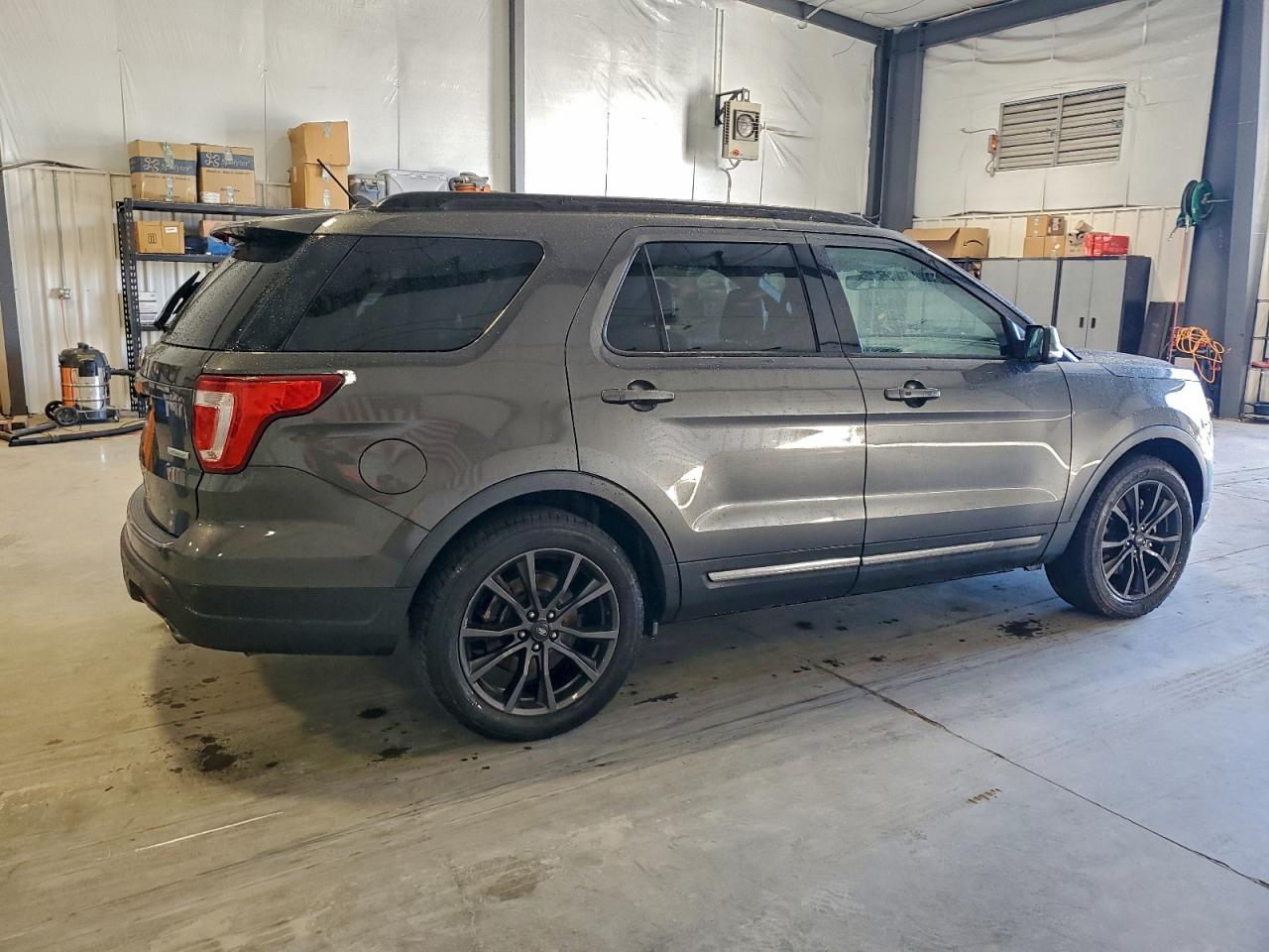 2018 FORD EXPLORER XLT photo 3