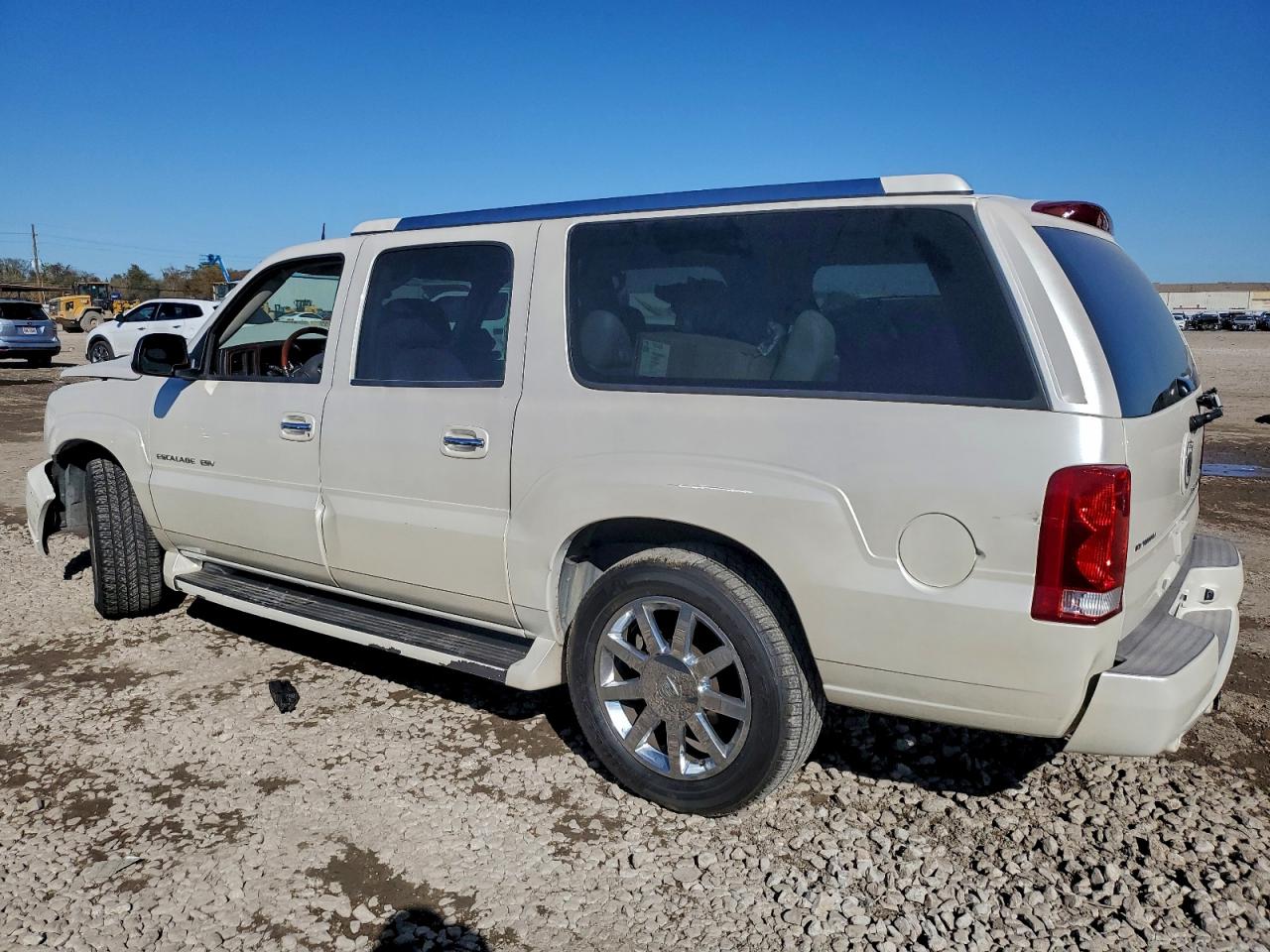 2005 CADILLAC ESCALADE ESV photo 2
