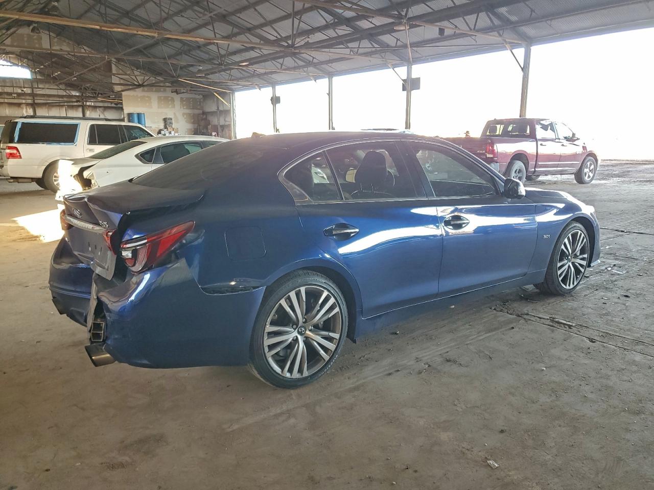 2018 INFINITI Q50 LUXE photo 3