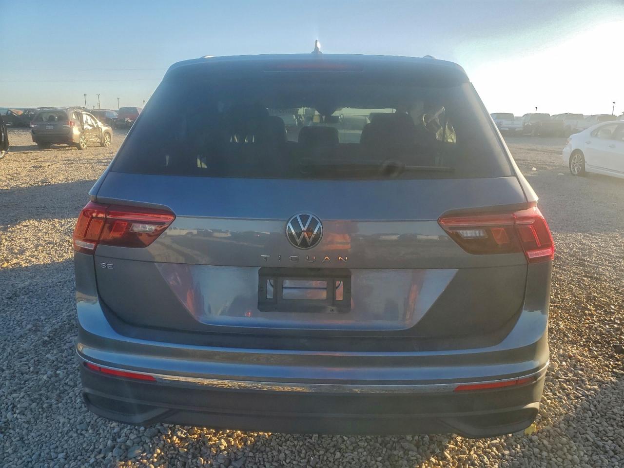 2024 VOLKSWAGEN TIGUAN SE photo 6