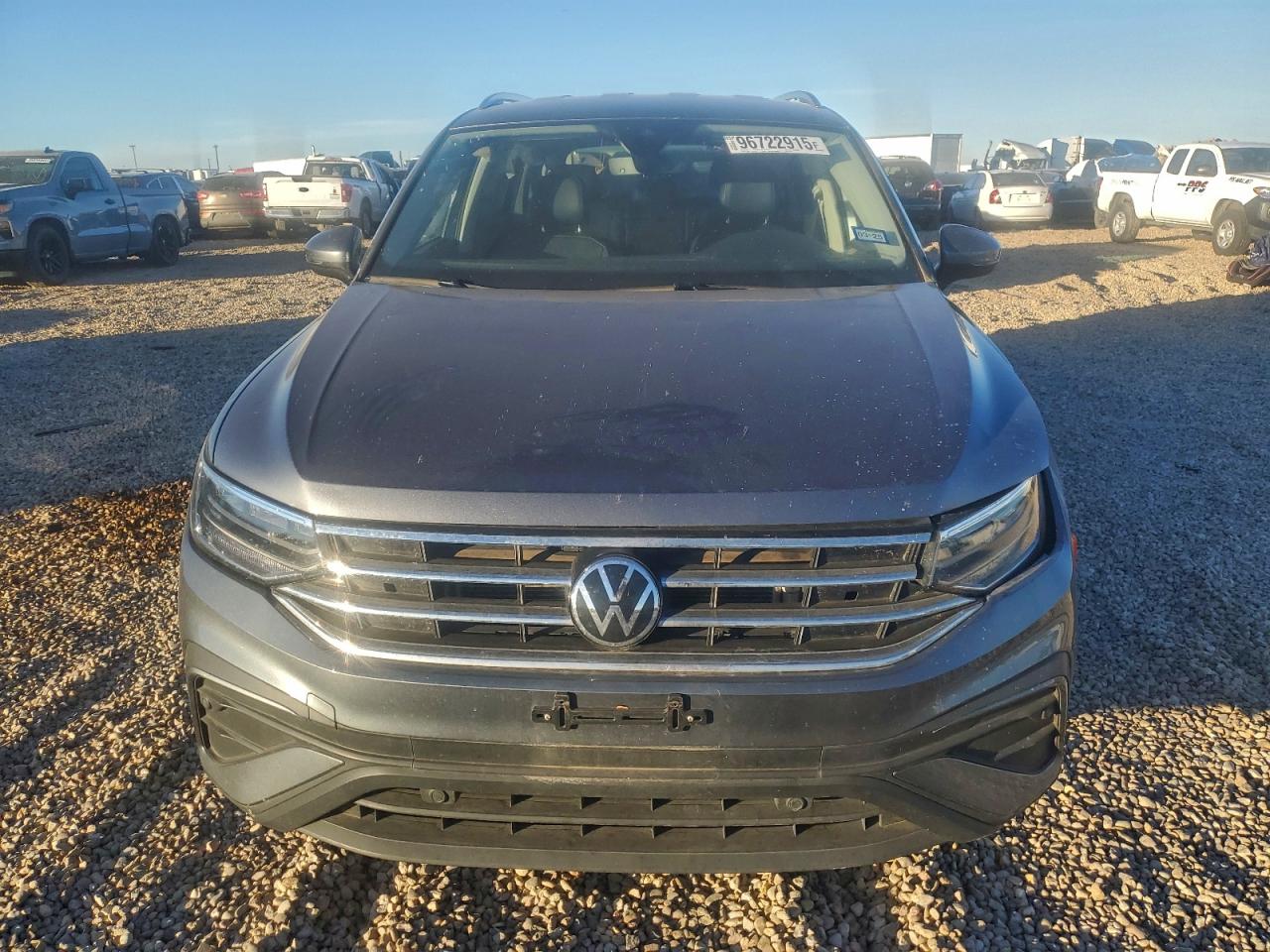 2024 VOLKSWAGEN TIGUAN SE photo 5