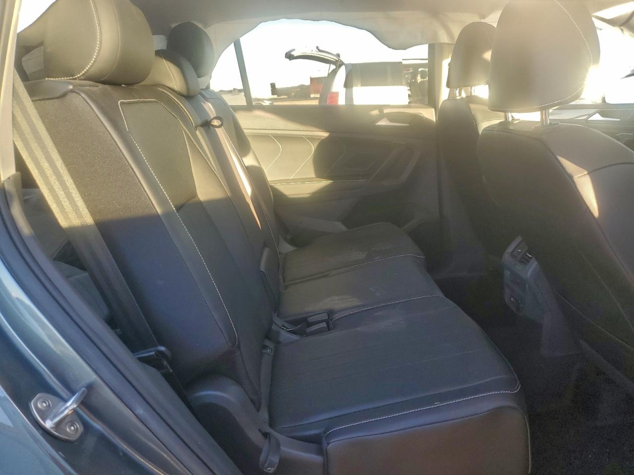 2024 VOLKSWAGEN TIGUAN SE photo 11