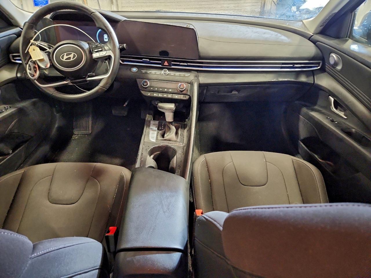 2024 HYUNDAI ELANTRA SEL photo 8