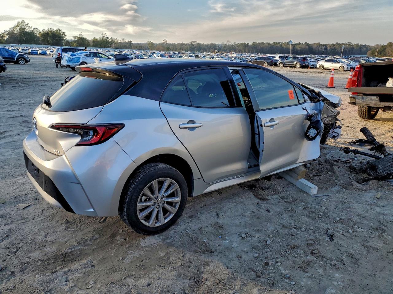 2025 TOYOTA COROLLA SE photo 3