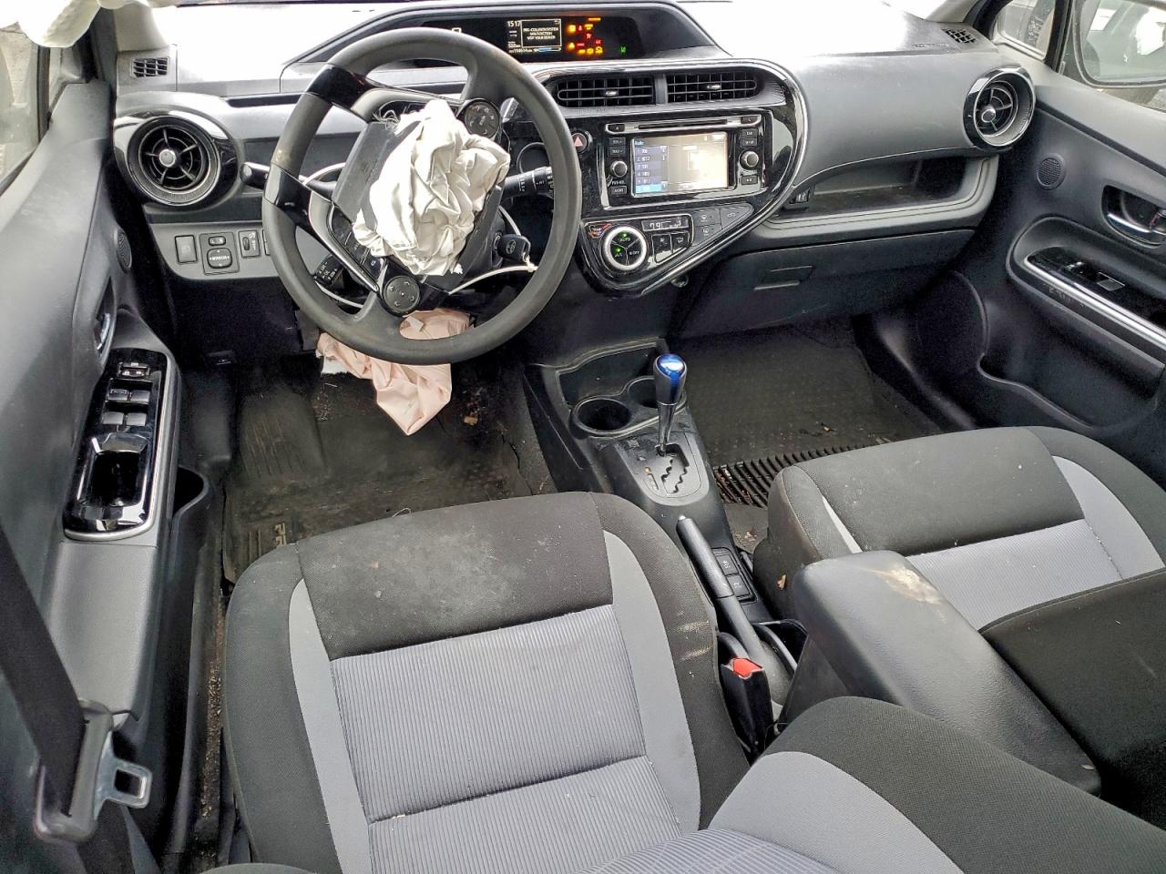 2018 TOYOTA PRIUS C photo 8