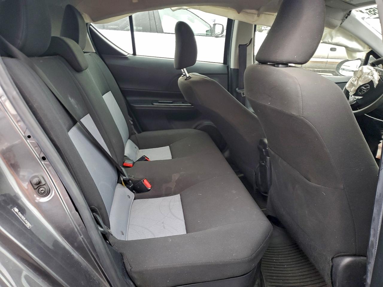 2018 TOYOTA PRIUS C photo 10