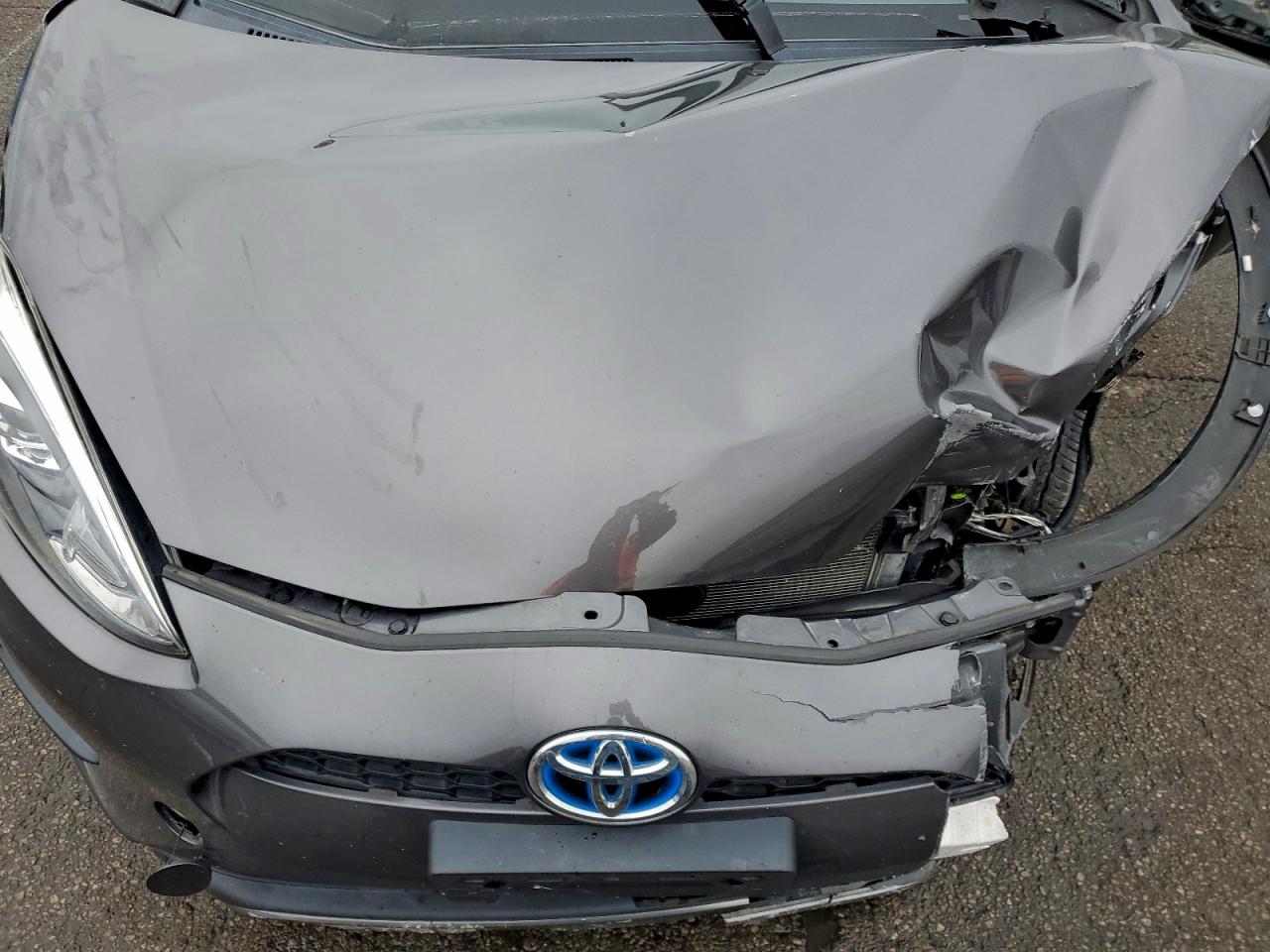 2018 TOYOTA PRIUS C photo 11
