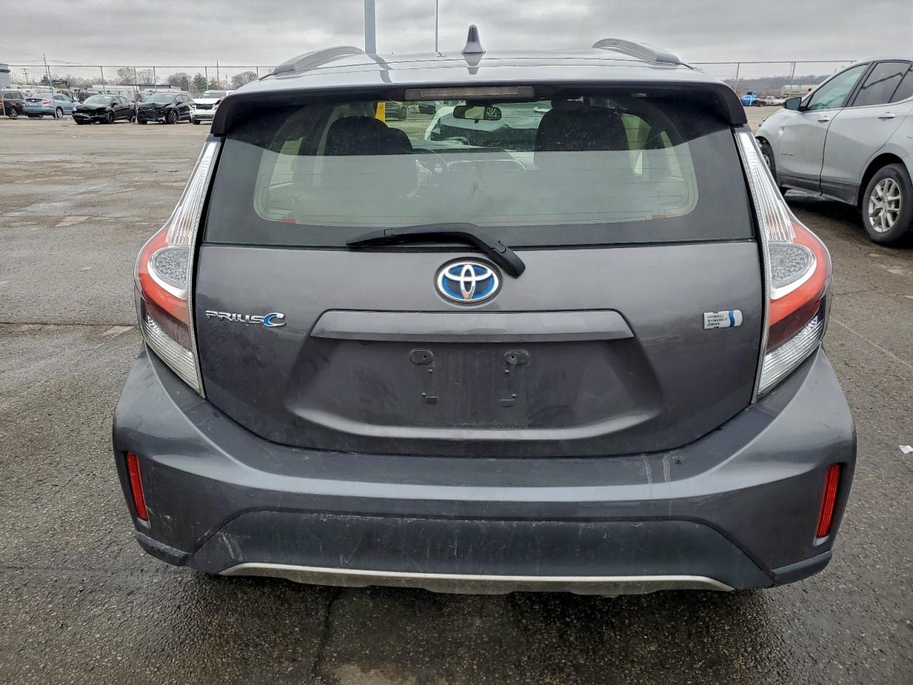 2018 TOYOTA PRIUS C photo 6