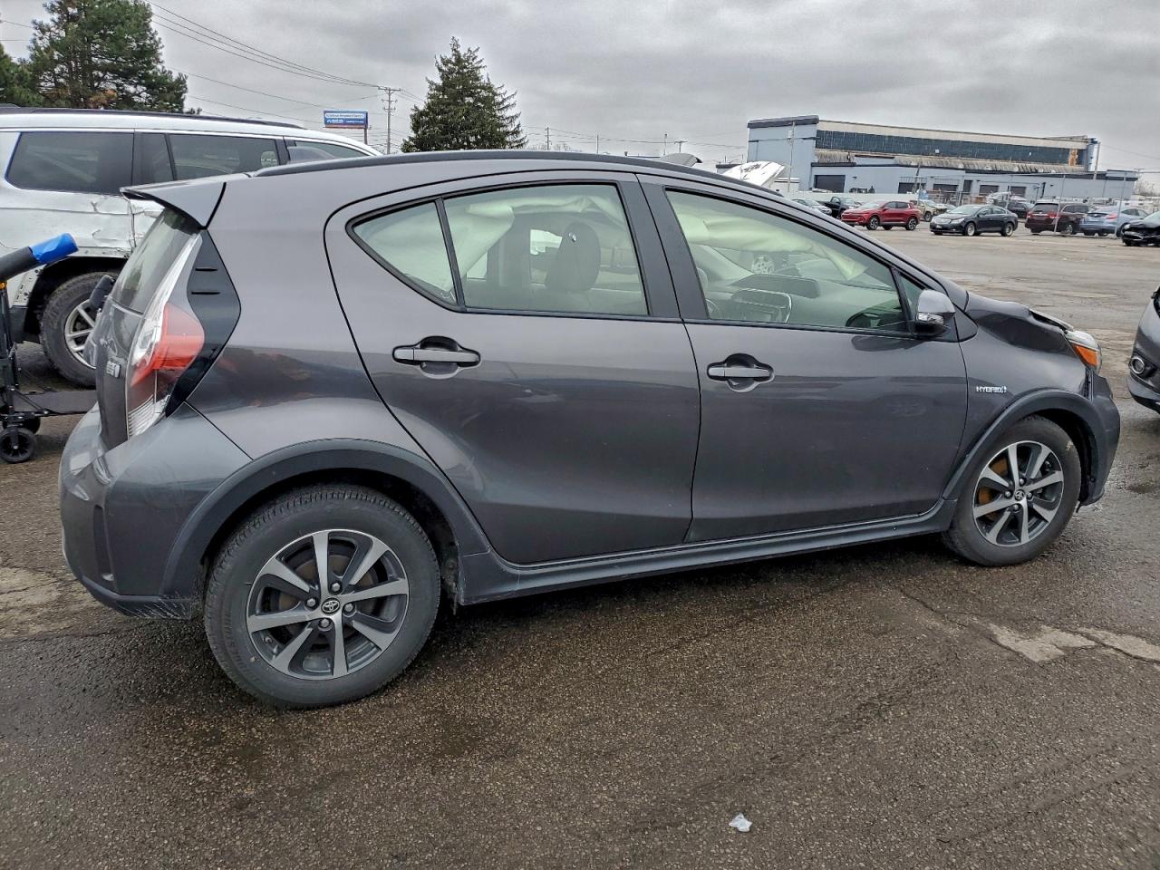 2018 TOYOTA PRIUS C photo 3
