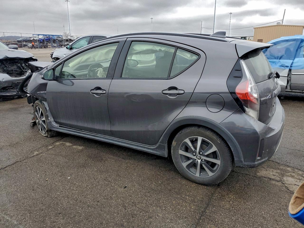 2018 TOYOTA PRIUS C photo 2