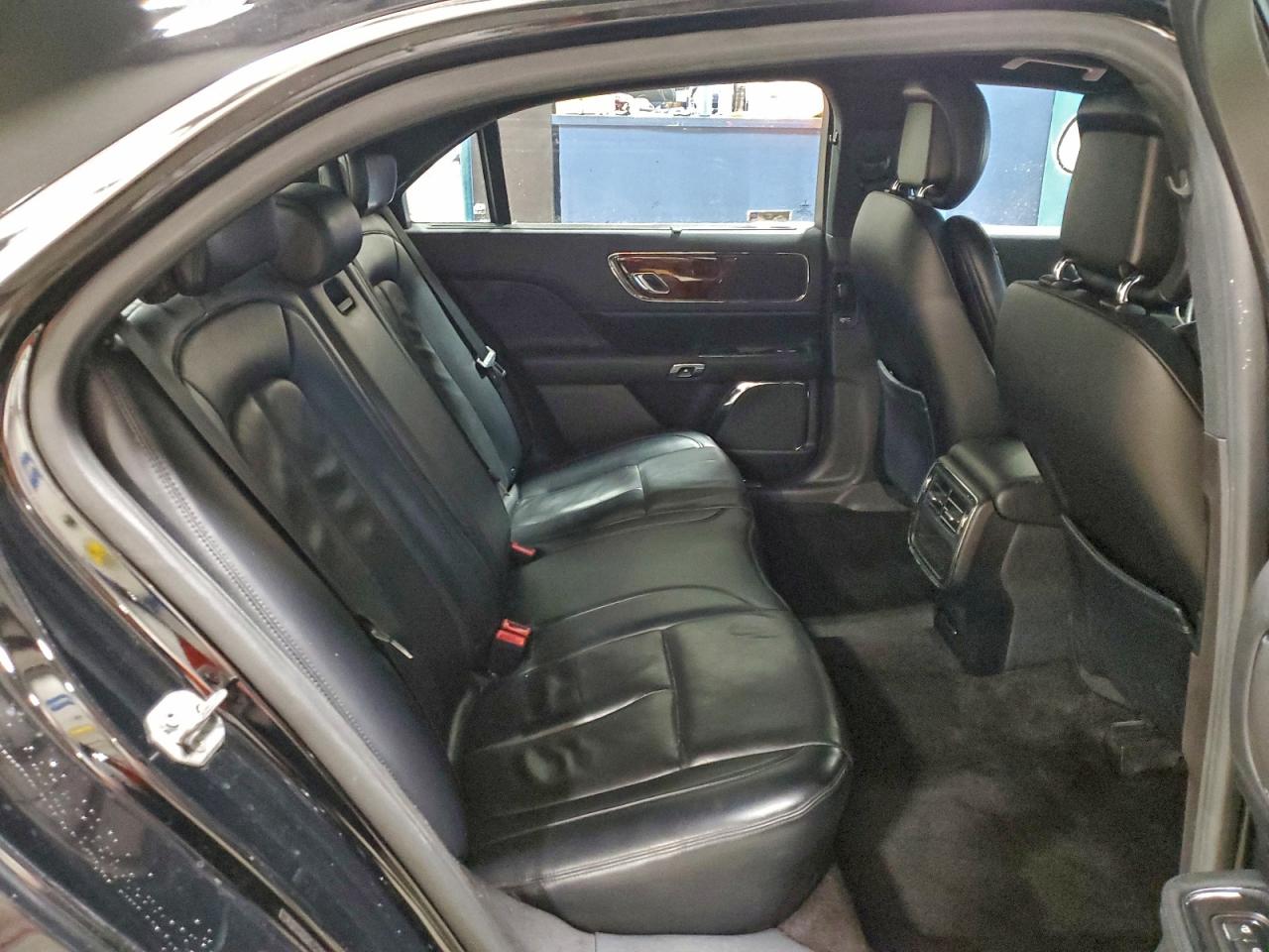 2017 LINCOLN CONTINENTAL photo 10